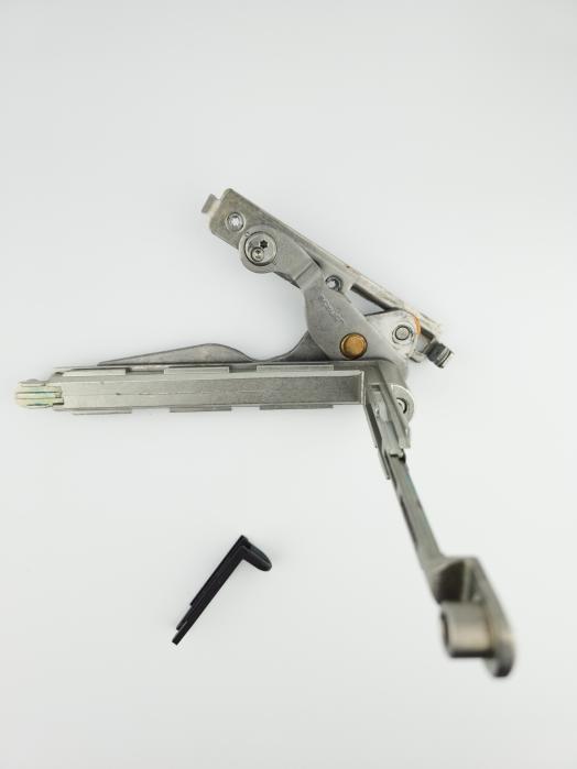 Stūris ar apakšējo eņģi