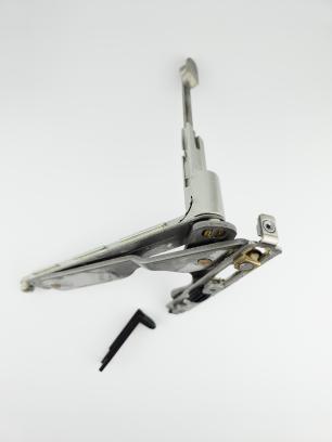 Apakšējā loga eņģe ar stūra pārvadu