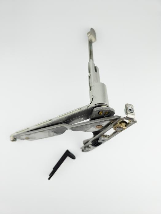 Apakšējā loga eņģe ar stūra pārvadu